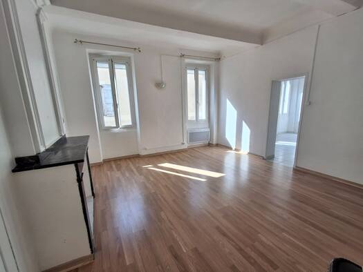 Appartement à vendre 69 000 € 2 pièces 1 chambre 43 m² Étage 1/2 Sud Sigean 11130