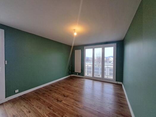 Appartement à louer 740 € 3 pièces 2 chambres 62 m² Étage 6/7 Centre Ville Est Bourgoin-Jallieu 38300