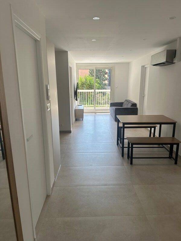 5 pièces 80 m² · à Marseille 3ème Arrondissement · 80 m² · 2 200 €