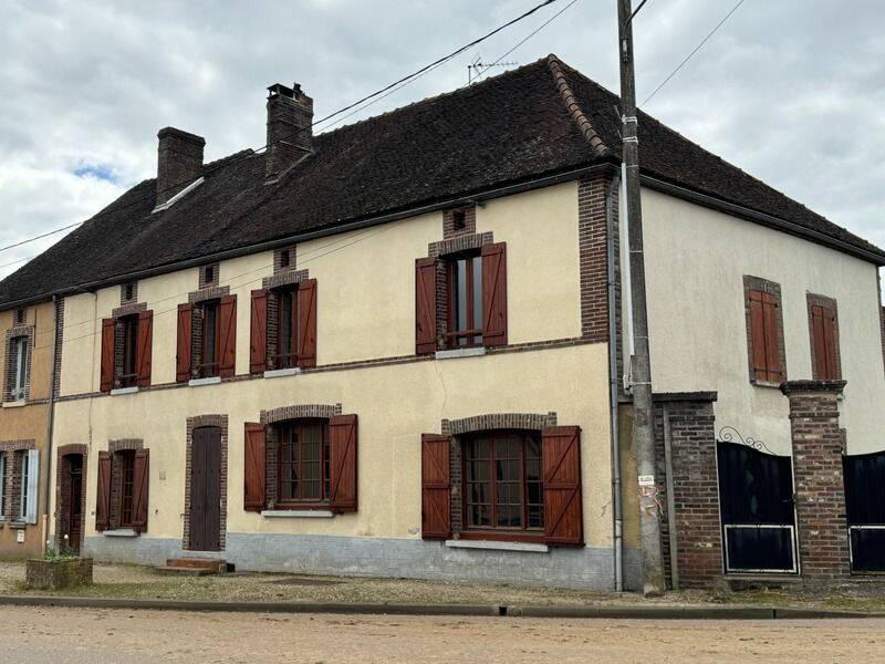 Maison 9 pièces 265 m² · à Arces-Dilo · 265 m² · 158 500 €