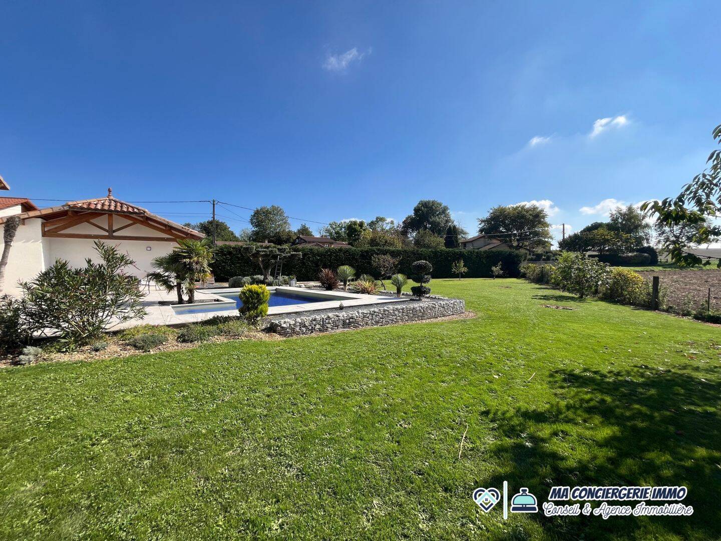 Maison 8 pièces 260 m² · à Roche · 260 m² · 740 000 €