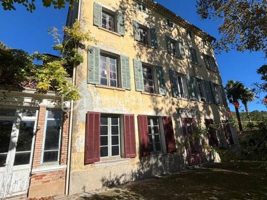 Maison à vendre 1 060 000 € 14 pièces 8 chambres 338 m² 1 798 m² de terrain Centre Ouest La Valette-du-Var 83160