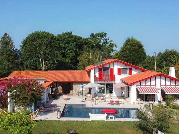 Villa à vendre 998 500 € 7 pièces 6 chambres 191 m² 1 943 m² de terrain Espelette 64250