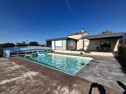 Maison à vendre 279 450 € 7 pièces 5 chambres 202 m² 1 282 m² de terrain L'Hermenault 85570