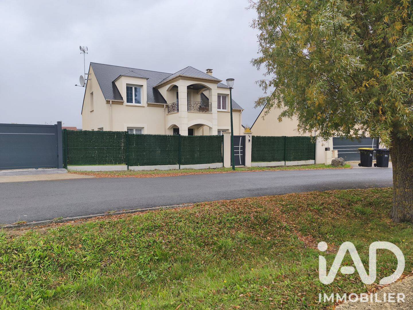 Maison 7 pièces 195 m² · à Vennecy · 195 m² · 380 000 €