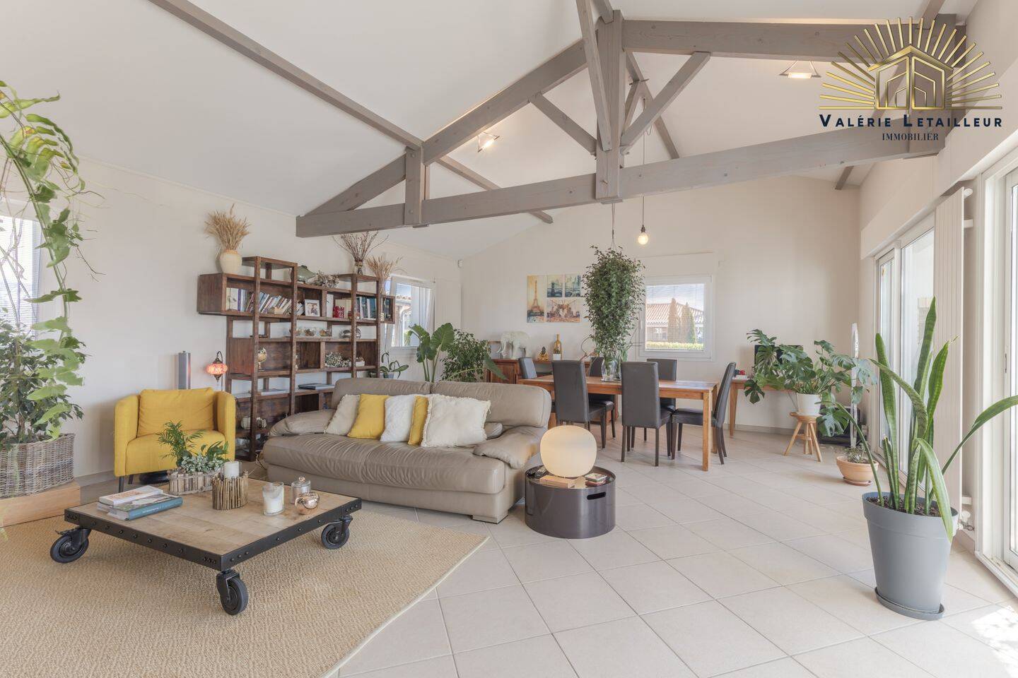 Maison 6 pièces 163 m² · à Yvrac · 163 m² · 423 000 €