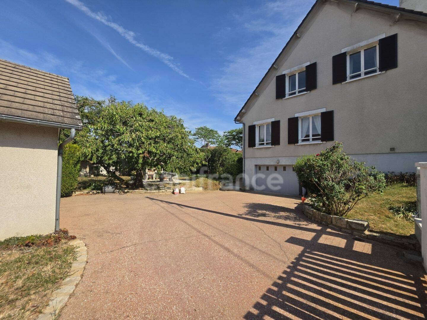 Maison 11 pièces 282 m² · à Villeneuve-sur-Yonne · 282 m² · 289 000 €