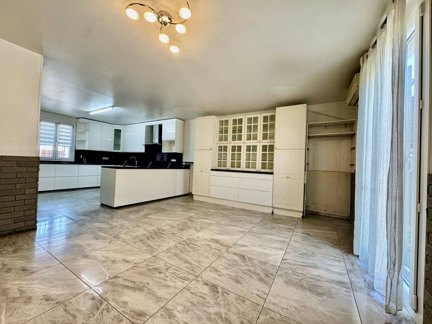 Maison 7 pièces 119 m² · à Aubervilliers · 118,5 m² · 490 000 €
