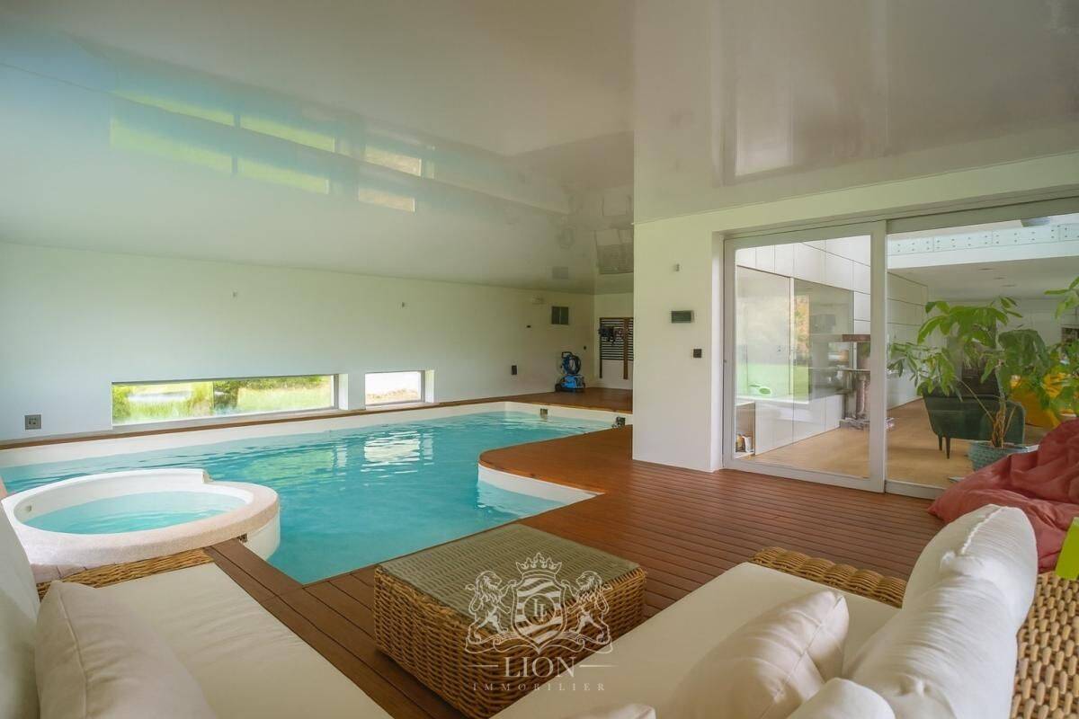 Maison 6 pièces 348 m² · à Mérignies · 348 m² · 5 800 €