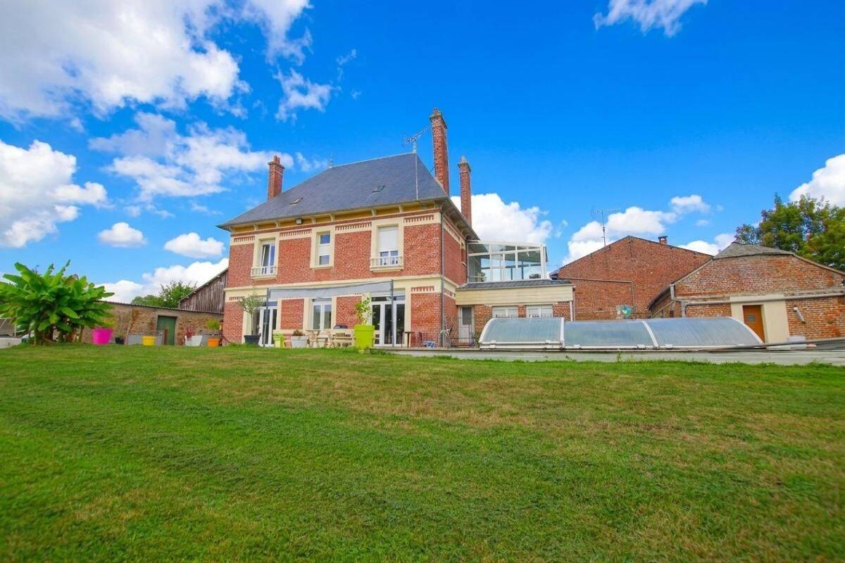 Maison 8 pièces 235 m² · à Saint-Simon · 235 m² · 429 000 €