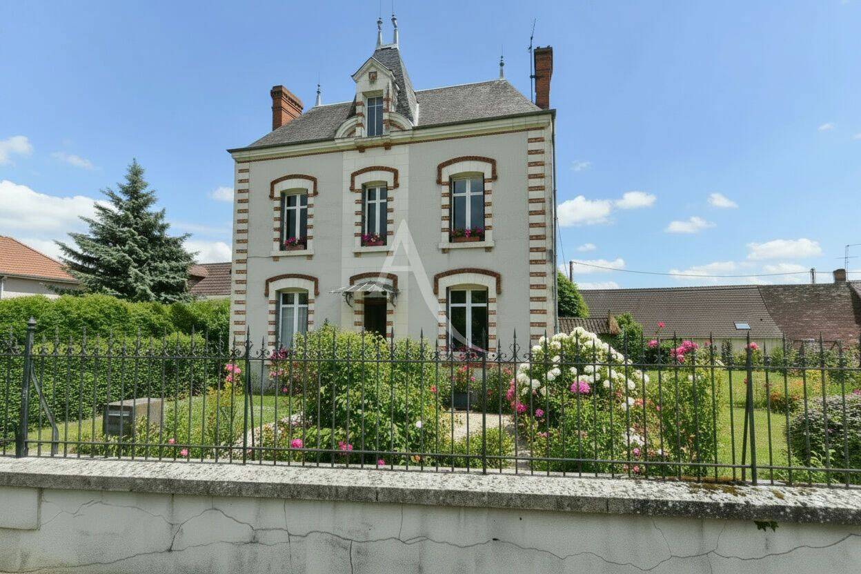 Maison 8 pièces 165 m² · à Noyers-sur-Cher · 165 m² · 213 000 €