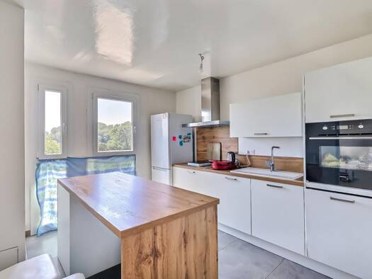 Appartement à vendre 165 000 € 4 pièces 3 chambres 78,5 m² 3ème étage Alouette Nîmes 30900