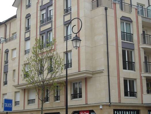 Local commercial à louer 4 888 € 181 m² de surface de vente Le Parc  Saint-Maur-des-Fossés 94100