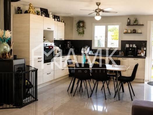 Maison de plain-pied à vendre 254 000 € 4 pièces 3 chambres 76 m² 500 m² de terrain Les Abrets en Dauphiné 38490