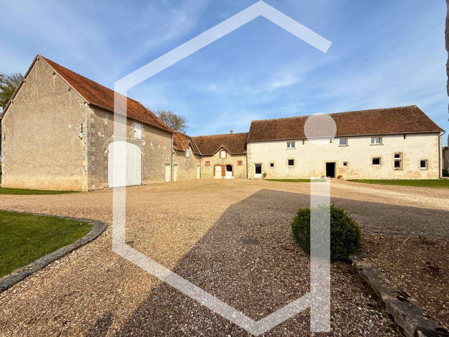 Maison 12 pièces 300 m² · à Cosne-Cours-sur-Loire · 300 m² · 477 000 €