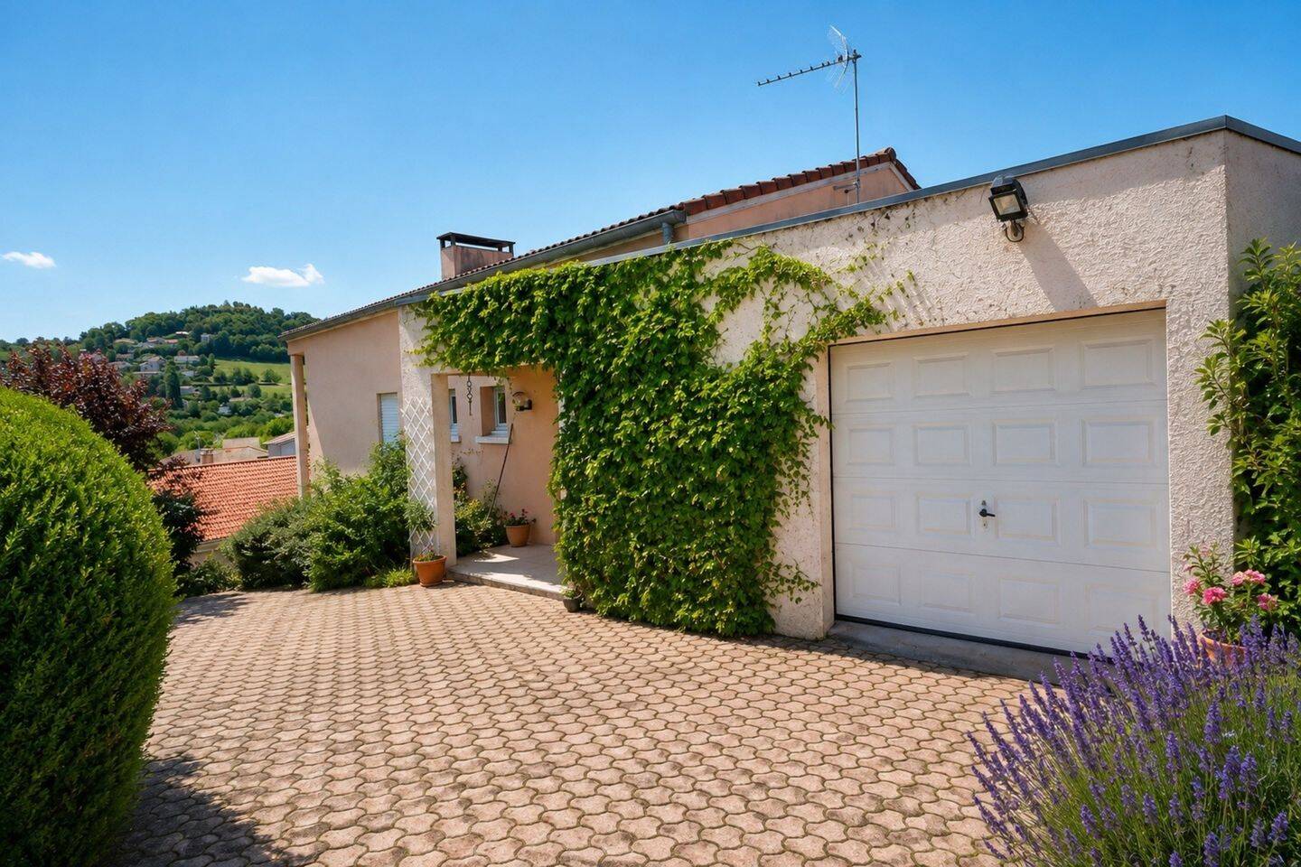 Maison 5 pièces 164 m² · à L'Étrat · 164 m² · 420 000 €