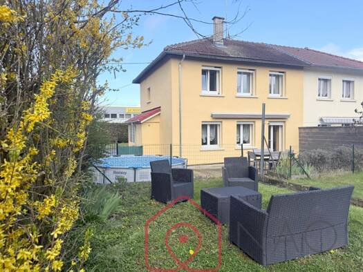 Maison jumelée à vendre 177 000 € 5 pièces 3 chambres 82 m² 939 m² de terrain Centre Sedan 08200