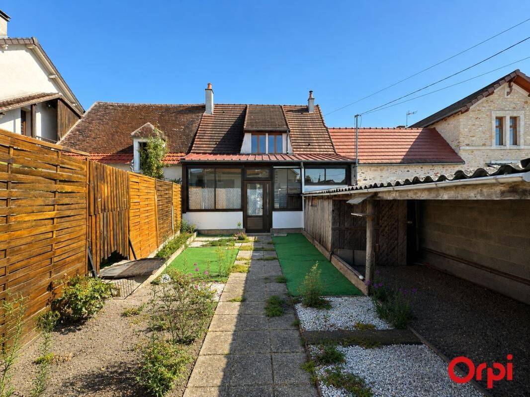 Maison 3 pièces 71 m² · à Saint-Amand-Montrond · 71 m² · 60 000 €