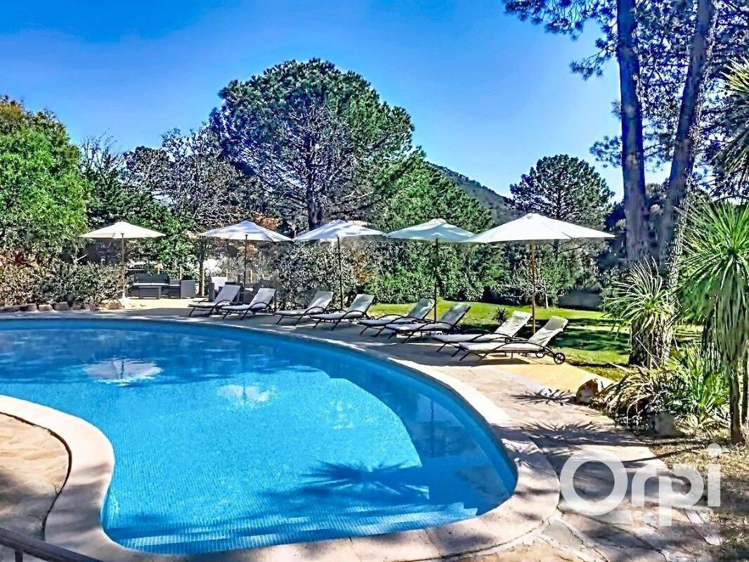Maison 12 pièces 307 m² · à Porto-Vecchio · 307 m² · 1 098 000 €