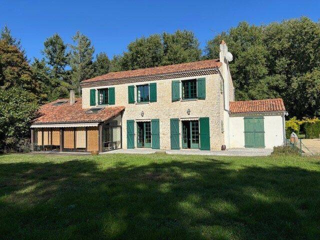 Maison 11 pièces 265 m² · à Verrières · 265 m² · 328 600 €