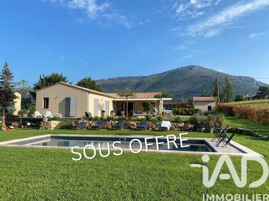 Maison de plain-pied à vendre 549 500 € 5 pièces 3 chambres 155 m² 2 200 m² de terrain La Roque-Esclapon 83840