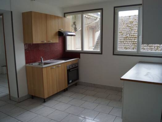 Appartement à louer 370 € 3 pièces 1 chambre 58 m² RDC Baye 51270