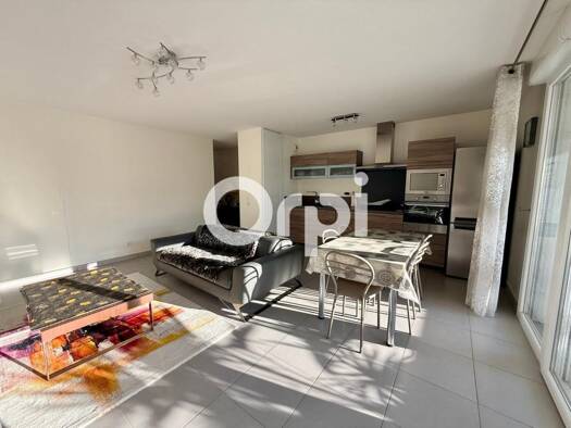 Appartement à louer 980 € 3 pièces 2 chambres 68,3 m² Étage 2/3 Les Mortes-L'Oratoire-Les Contamines Domène 38420