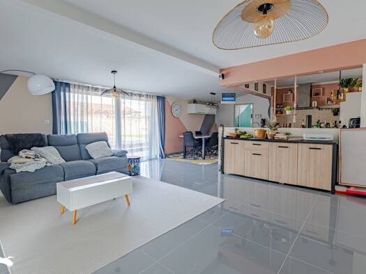 Maison de plain-pied à vendre 265 500 € 5 pièces 3 chambres 127 m² 962 m² de terrain Arbanats 33640