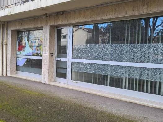 Local commercial à louer 1 350 € 83 m² de surface de vente Vienne 38200
