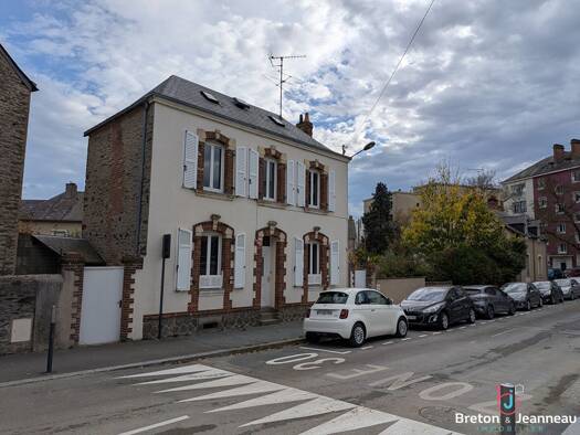 Maison à vendre 210 400 € 4 pièces 2 chambres 70 m² 168 m² de terrain Gare-Senelle-Pont de Paris Laval 53000