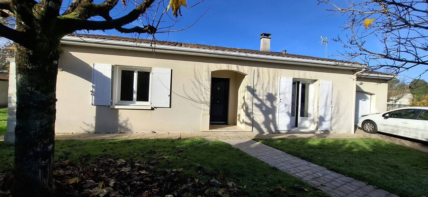 Maison 4 pièces 95 m² · à La Rochefoucauld-en-Angoumois · 95 m² · 211 000 €