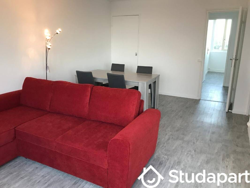1 pièce 9 m² · à Bron · 9 m² · 530 €