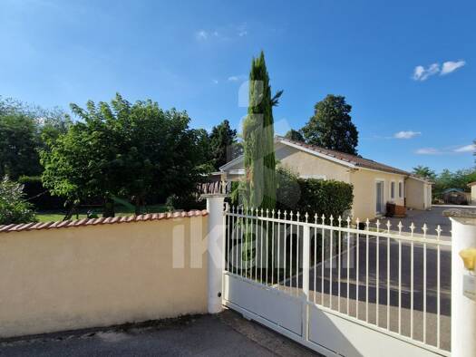 Maison de plain-pied à vendre 369 000 € 7 pièces 4 chambres 135 m² 1 440 m² de terrain Épinouze 26210