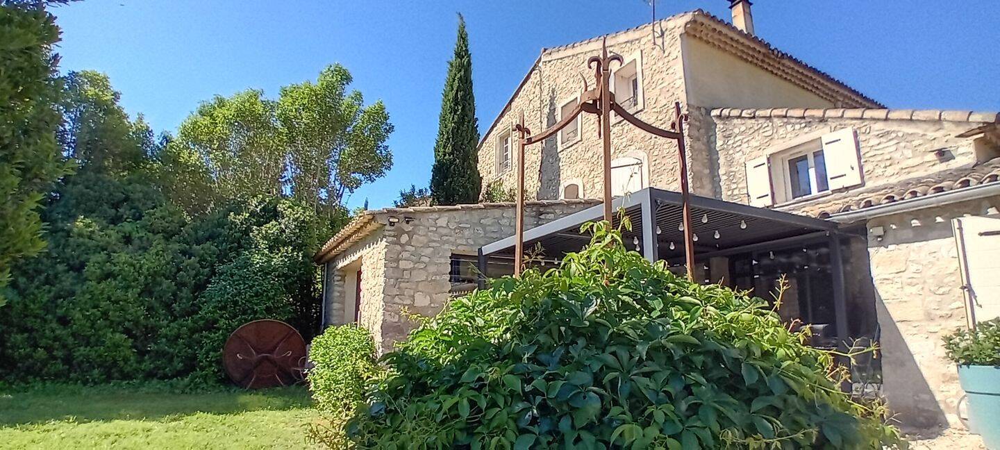 Maison 8 pièces 300 m² · à L'Isle-sur-la-Sorgue · 300 m² · 780 000 €