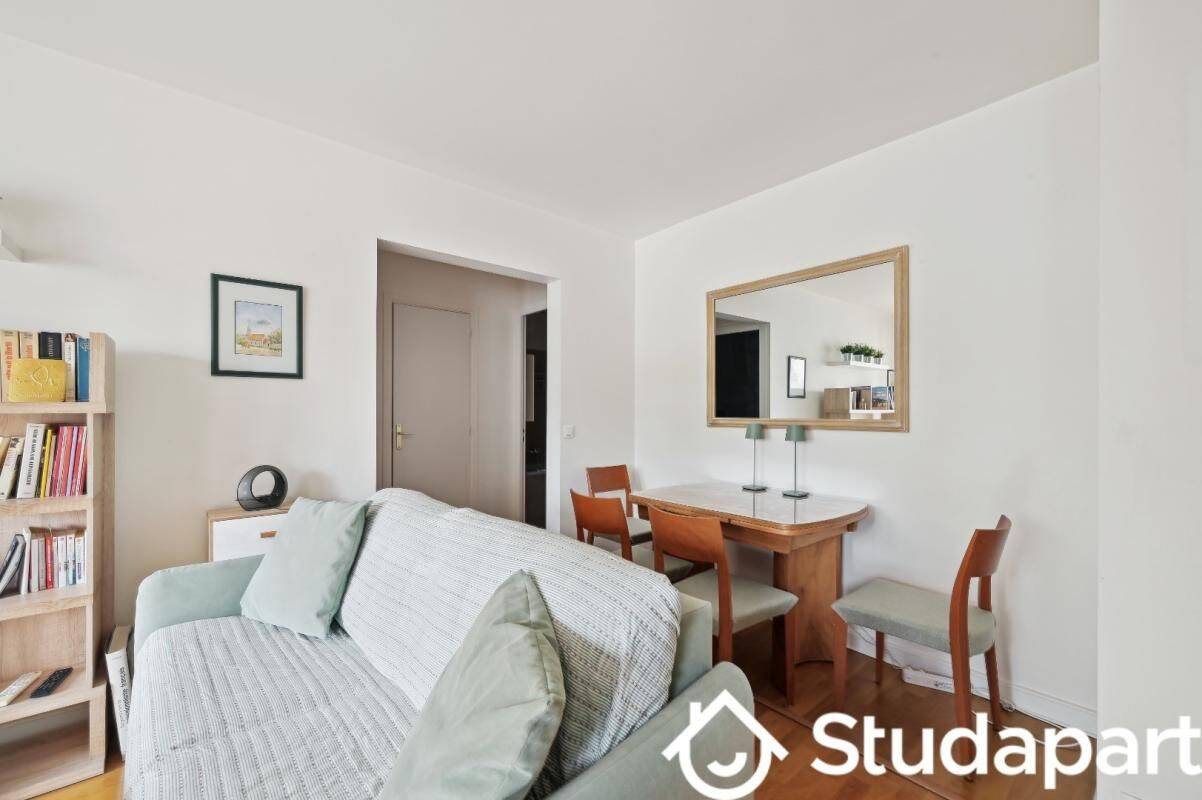 Appartement 1 pièce 43 m² · à Paris 16ème Arrondissement · 43 m² · 2 050 €