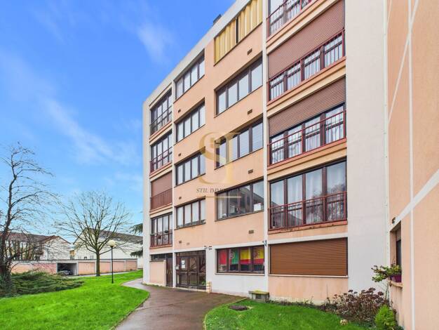 Appartement à vendre 134 000 € 3 pièces 2 chambres 63 m² Étage 3/4 Centre Ville Corbeil-Essonnes 91100