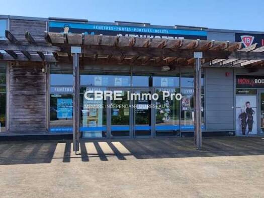 Local commercial à louer 2 438 € 180 m² de surface de vente Bessines 79000