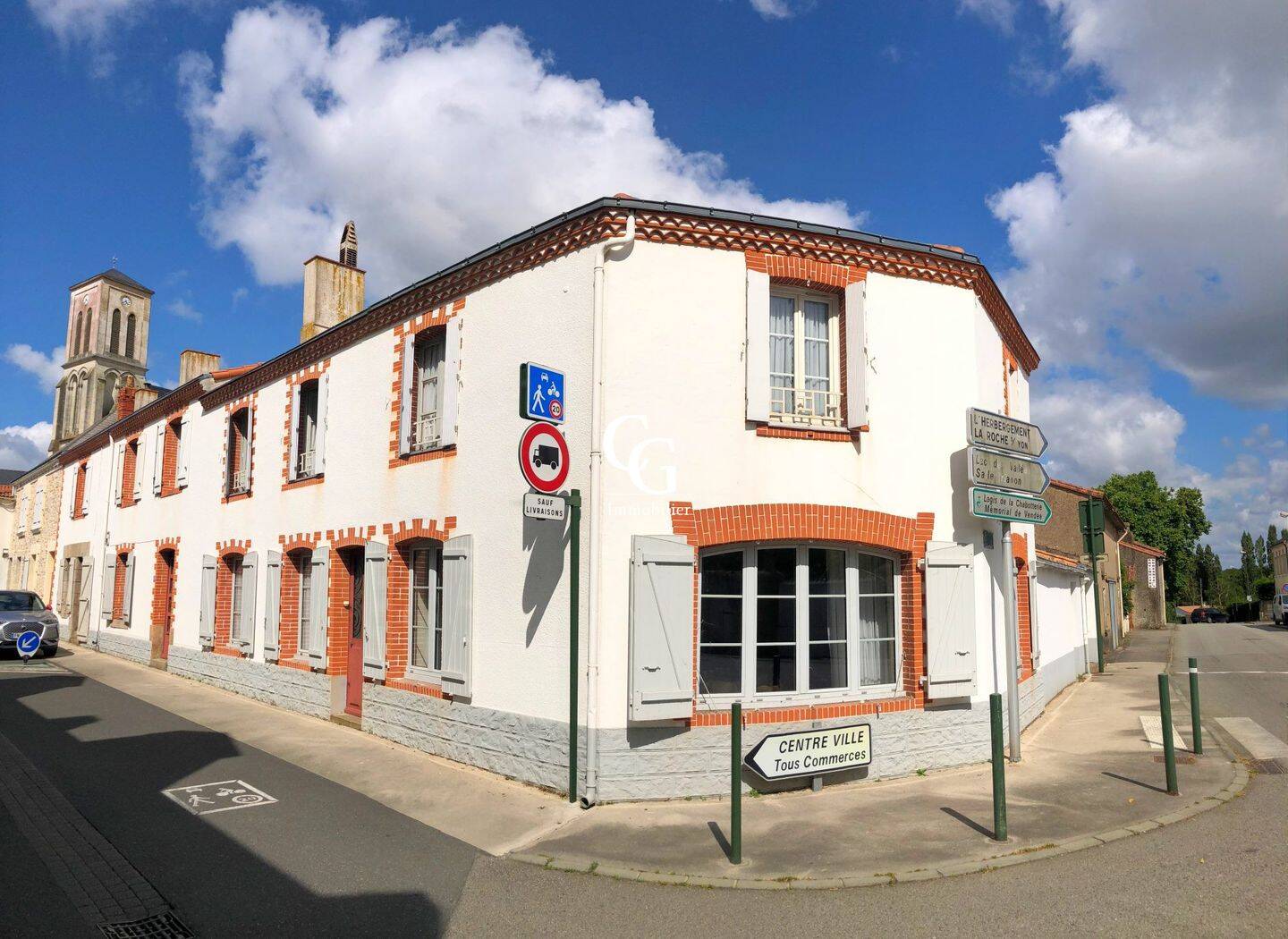 Maison 11 pièces 242 m² · à Vieillevigne · 242 m² · 249 600 €