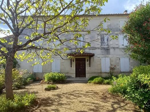 Maison à vendre 349 000 € 12 pièces 6 chambres 376 m² 1 912 m² de terrain Tusson 16140