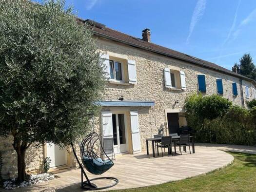 Maison à louer 2 550 € 8 pièces 185 m² 470 m² de terrain disponible dès maintenant Arnouville-lès-Mantes 78790