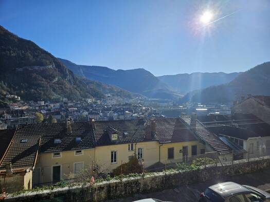 Maison à vendre 110 000 € 4 pièces 2 chambres 95 m² 346 m² de terrain Capucine-Gare-Miroir Saint-Claude 39200