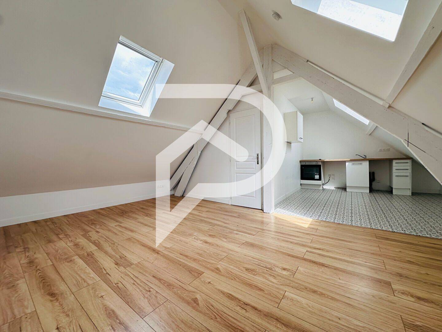 Appartement 1 pièce 42 m² · à Creil · 42 m² · 585 €