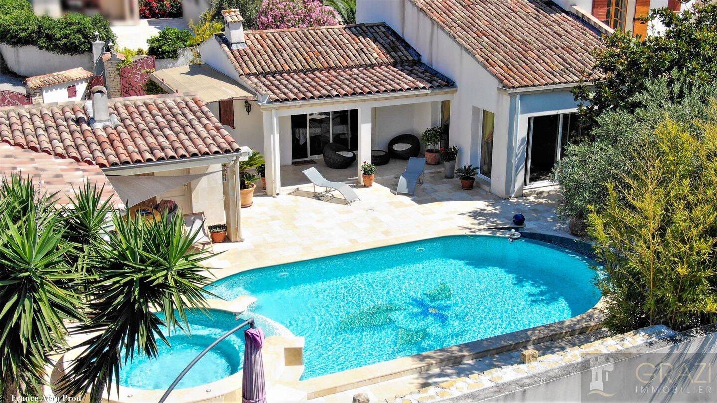 Maison 6 pièces 226 m² · à Sanary-sur-Mer · 226 m² · 2 000 000 €