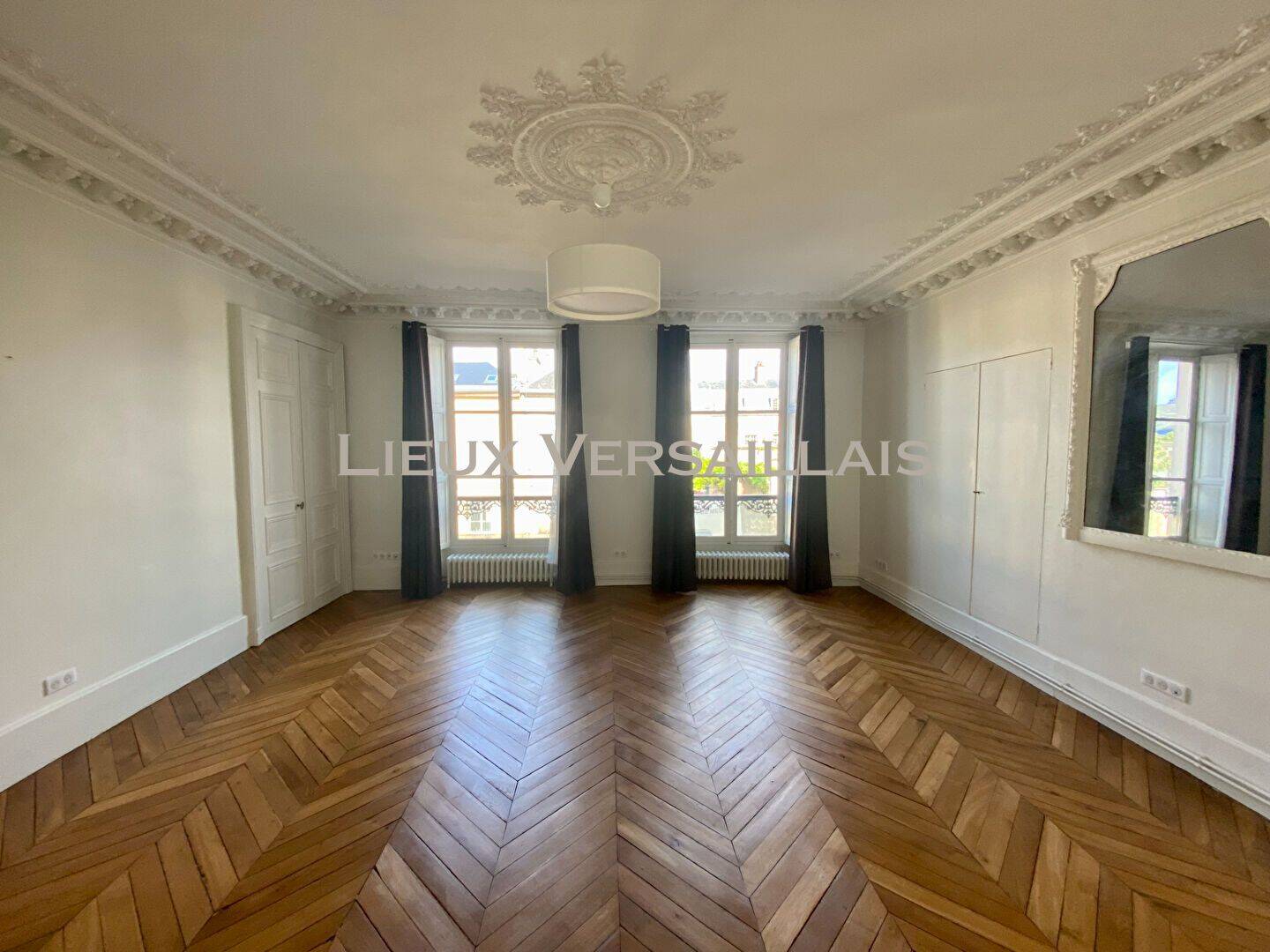 Appartement 4 pièces 80 m² · à Versailles · 80 m² · 2 140 €