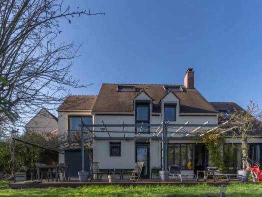 Maison de ville à vendre 950 000 € 7 pièces 4 chambres 160 m² 1 200 m² de terrain Sud Le Mesnil-le-Roi 78600