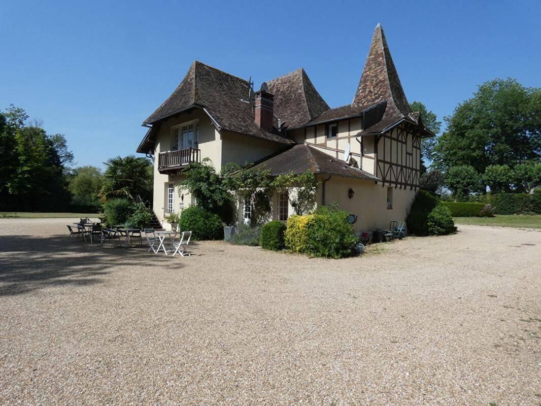 Maison 16 pièces 1000 m² · à Cherisy · 1 000 m² · 1 700 000 €