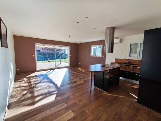 Villa à vendre 255 000 € 3 pièces 2 chambres 89 m² 1 075 m² de terrain Goudargues 30630