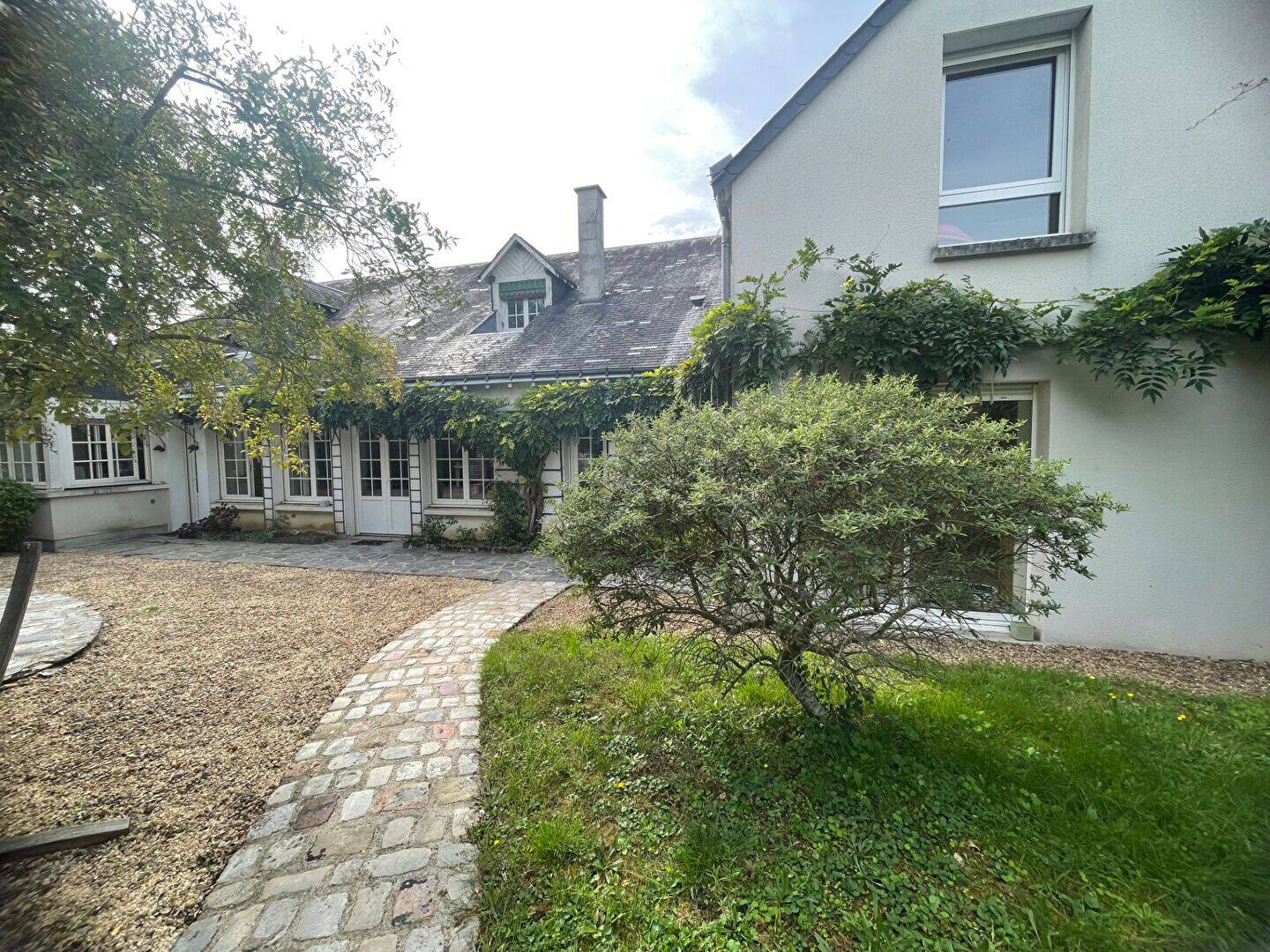 Maison 9 pièces 305 m² · à Vouvray · 305 m² · 599 000 €