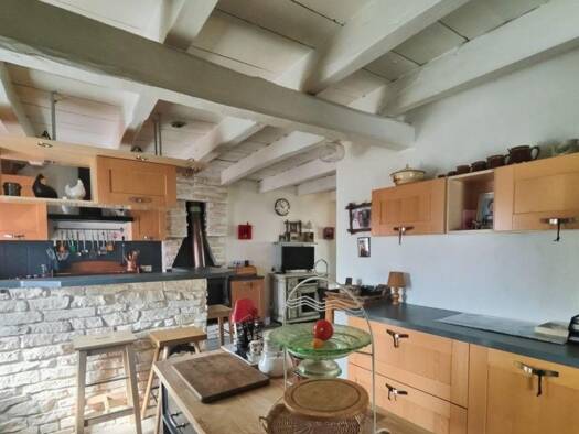 Maison à vendre 233 000 € 6 pièces 4 chambres 138 m² 5 483 m² de terrain Pierre-de-Bresse 71270