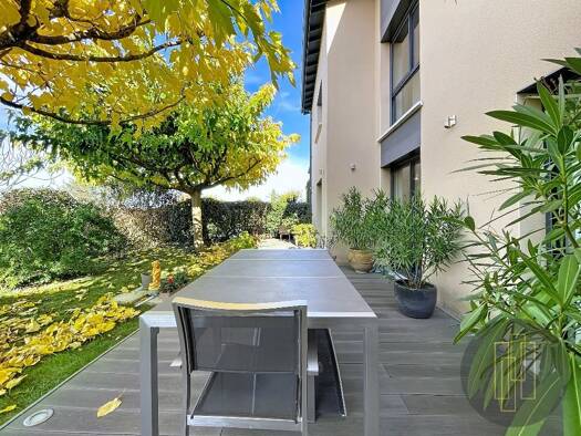 Maison de ville à vendre 625 000 € 5 pièces 4 chambres 176 m² 617 m² de terrain Saint-Pierre-la-Palud 69210